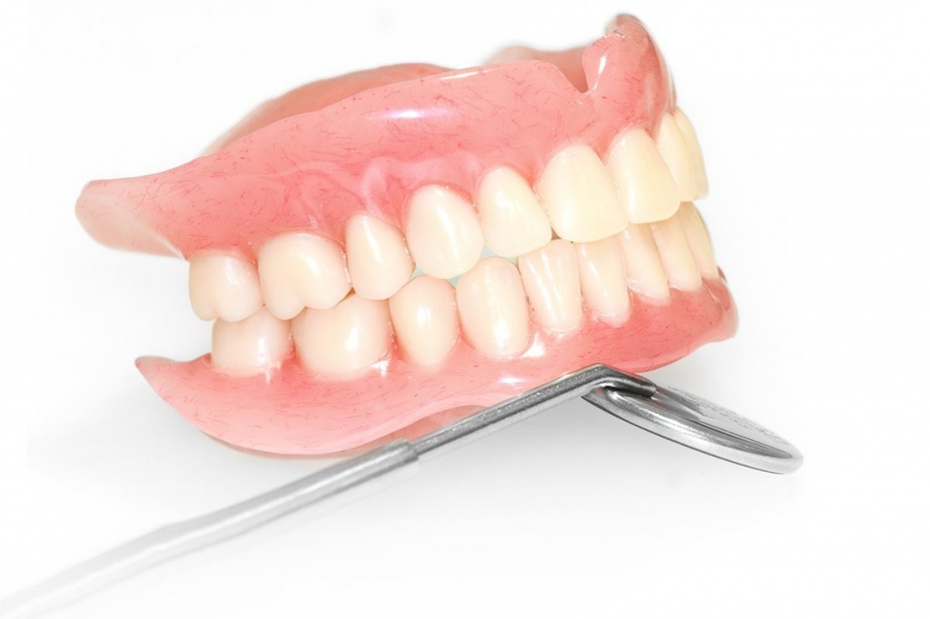Съёмные зубные протезы 